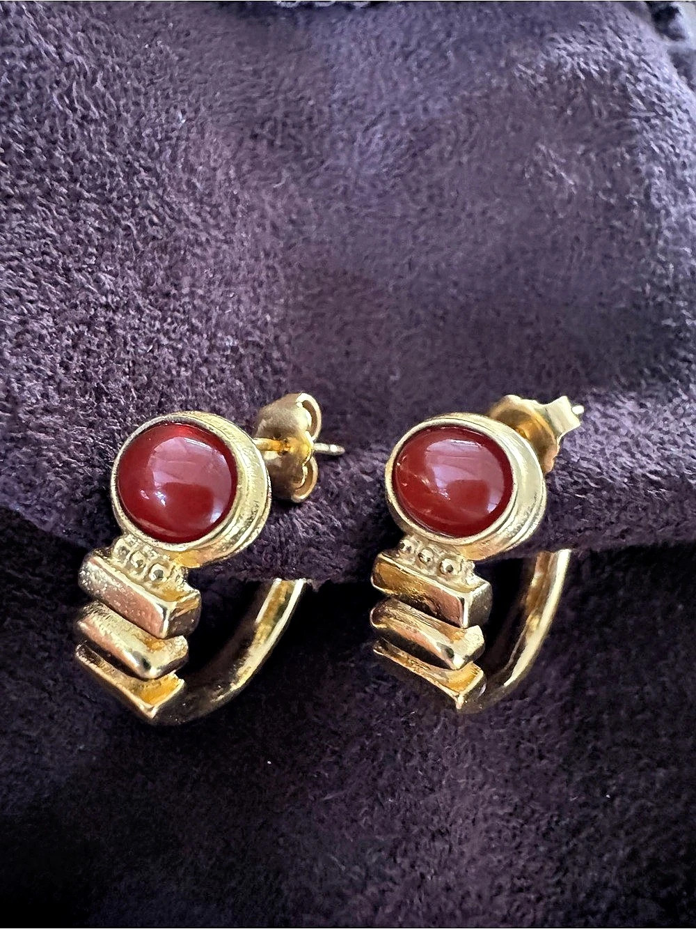 Metropolitan Museum of Art (MMA) ) Red Stone Gold-Tone Hoop Earrings